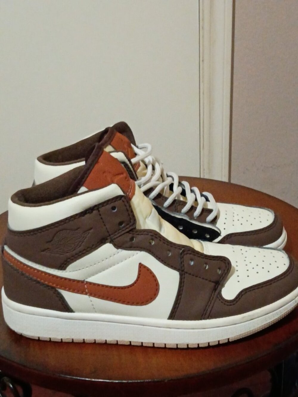 Nike Air Jordan Wmns Air Jordan 1 Mid SE Cream Dark Chocolate DO6699-200 Sz 6